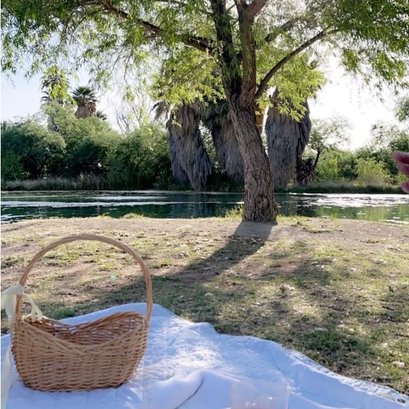 CLOSET REBRAND - Picture 2 of 2